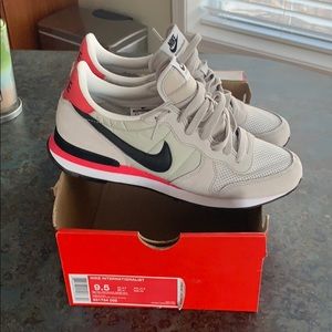Nike Internationalist BNIB size 9.5